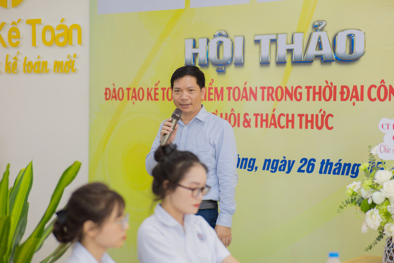 Thầy Mai Khắc Thành